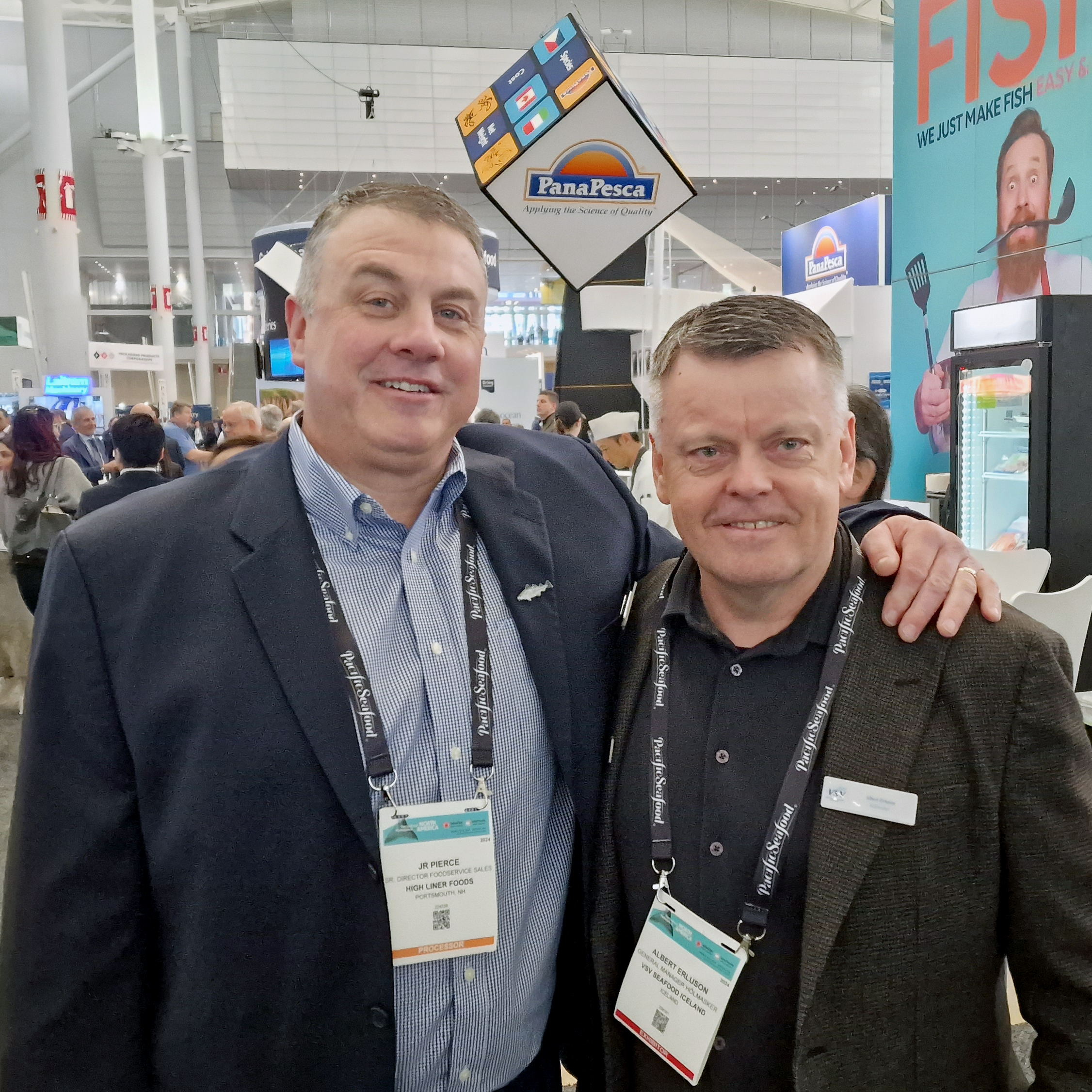 JR Pierce t.v. annast sölu á fiski frá Íslandi í Bandaríkjunum á vegum High Liner Foodsem er með mér á myndinni er JR Pierce. Albert Erluson, framkvæmdastjóri Hólmaskers t.h.