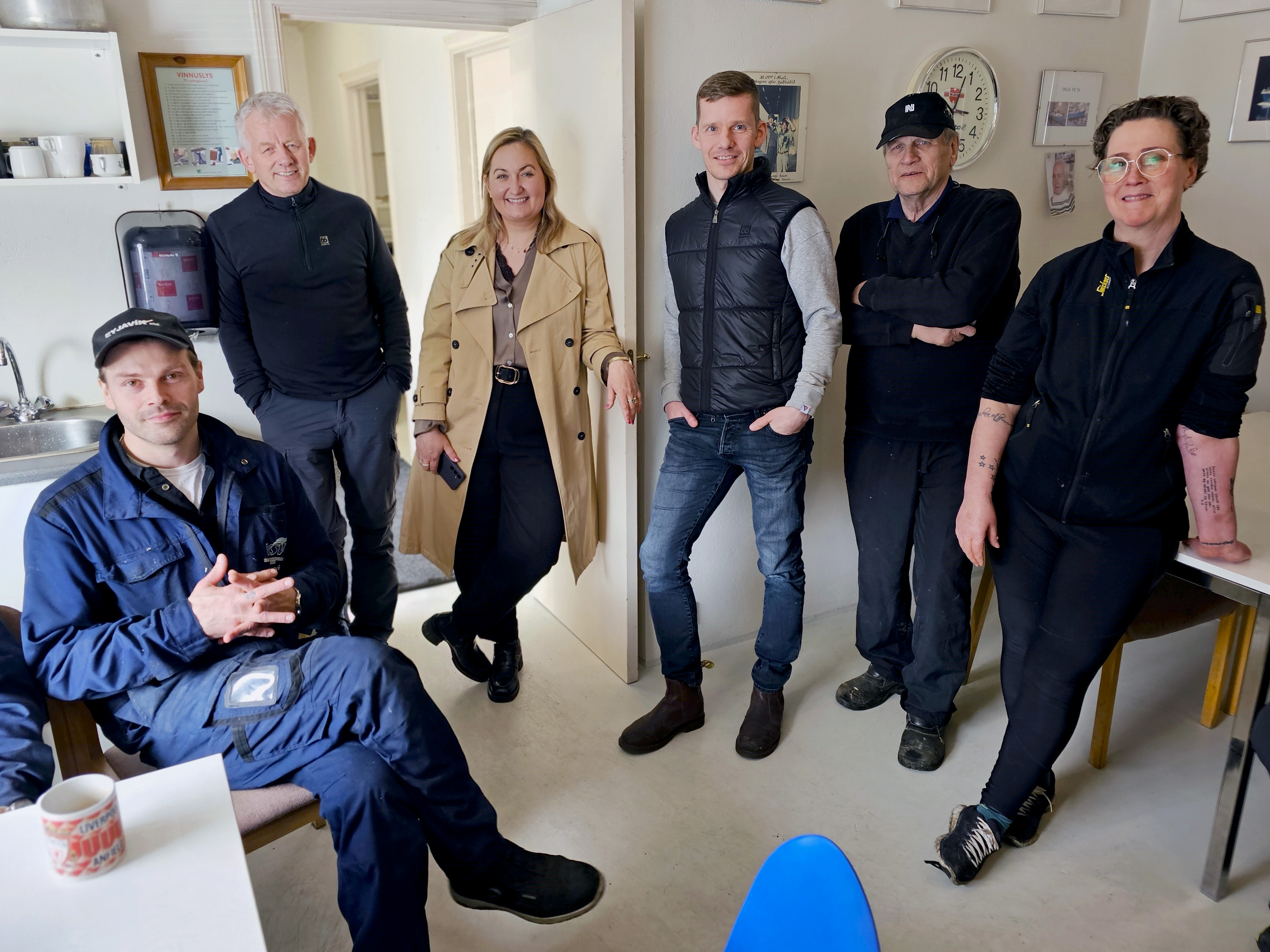 Gestir í kveðjuhófinu III: Frá vinstri: Gestur netagerðarmaður, Viðar, Lilja B., Sindri, Þór og Ragga í Marhólmum.